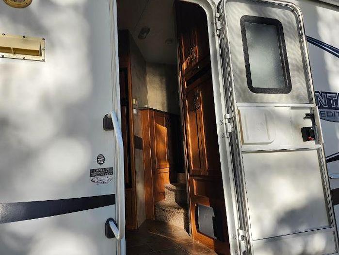 Used 2010 Keystone Montana Mountaineer 326RLT