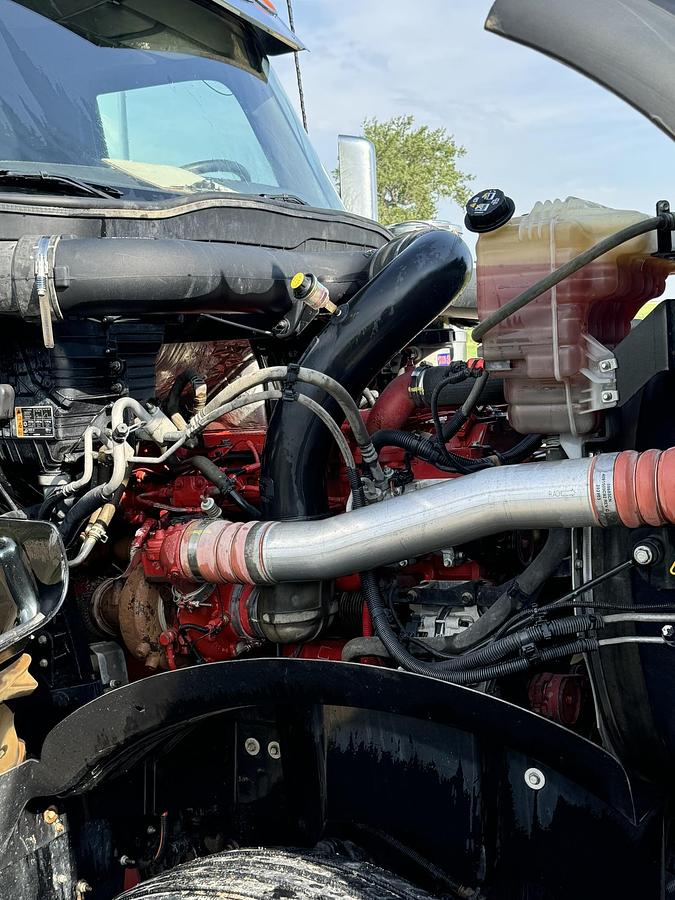 Used 2022 International HX520