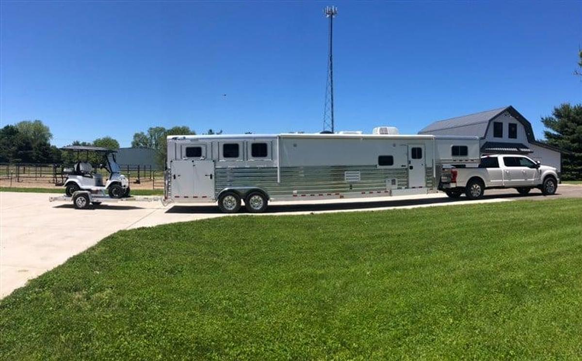 Used 2020 4 Star 3 Horse w/ Living Quarters