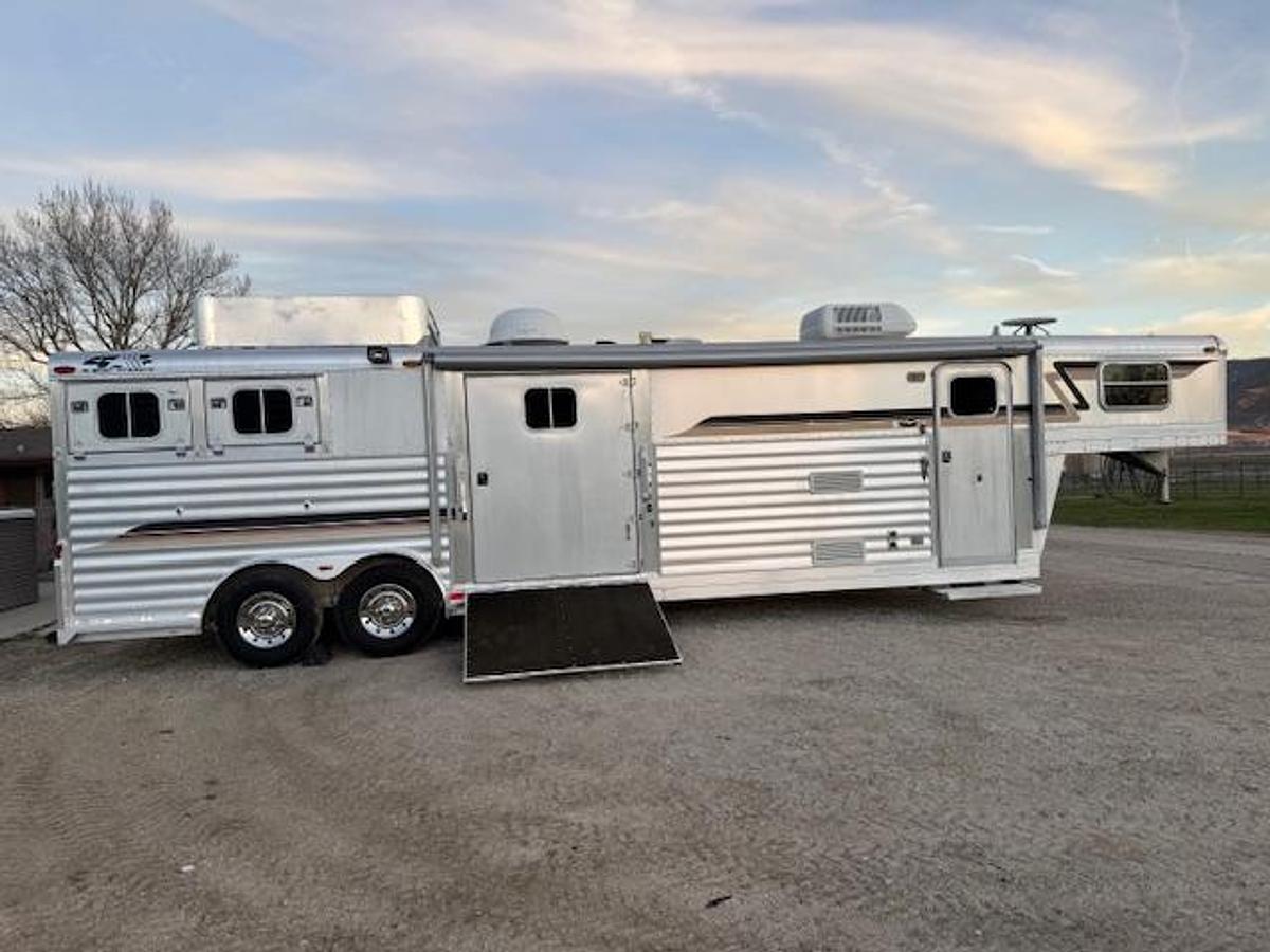 Used 2004 4 Star 2 Horse