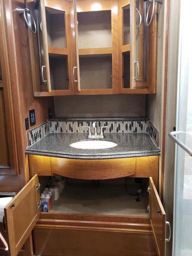 Used 2018 Holiday Rambler Endeavor XL 38N  360 XCM Diesel Pusher Motorhome