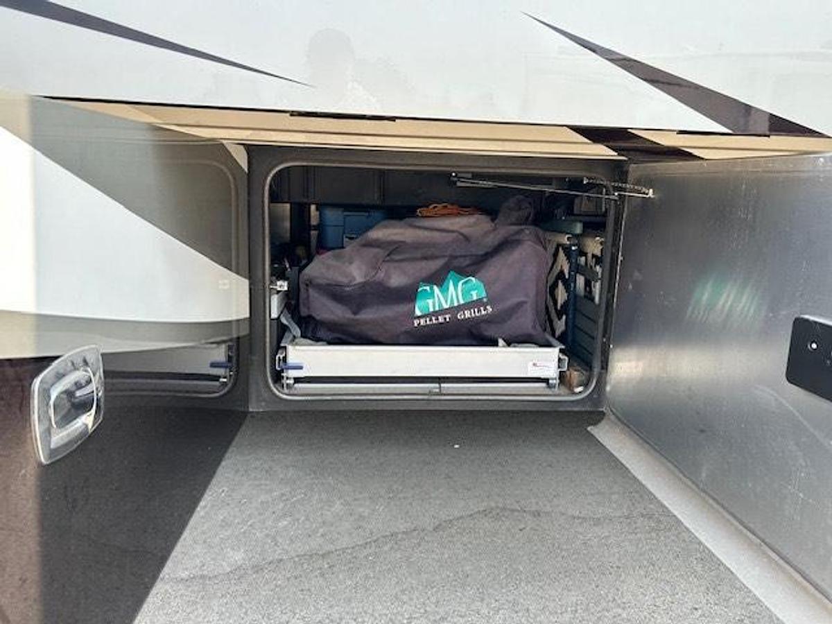 Used 2017 Tiffin Phaeton 44OH