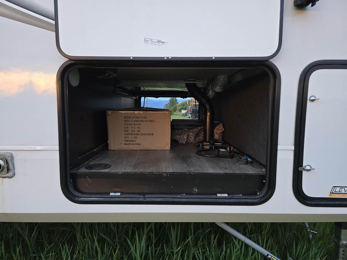 Used 2022 Highland Ridge Roamer 354MBH Fifth Wheel