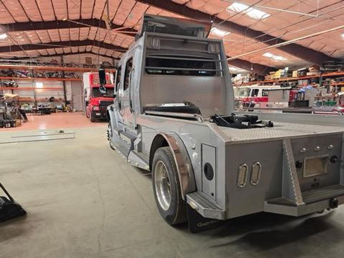 Used 2014 Freightliner Sport Chassis w/ 40' TPD Gooseneck Stacker