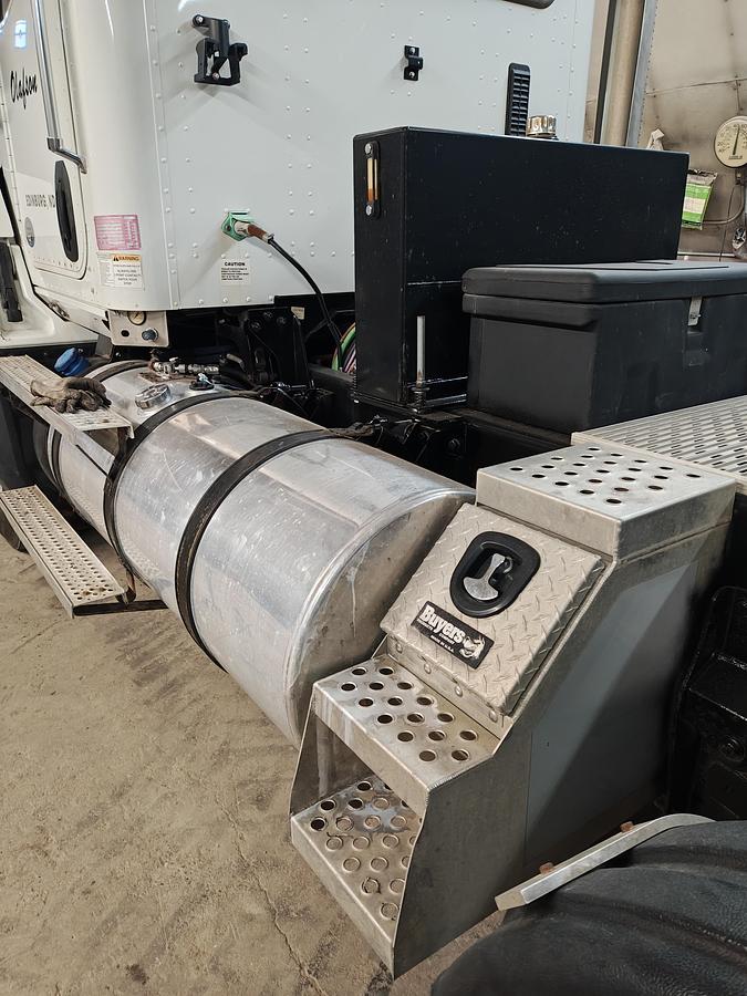Used 2014 Caterpillar CT660S Commercial Truck