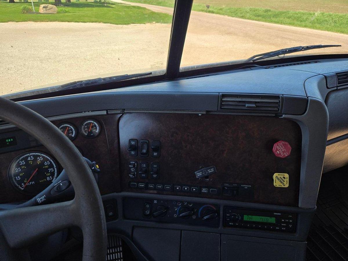 Used 2001 Freightliner Columbia Toterhome