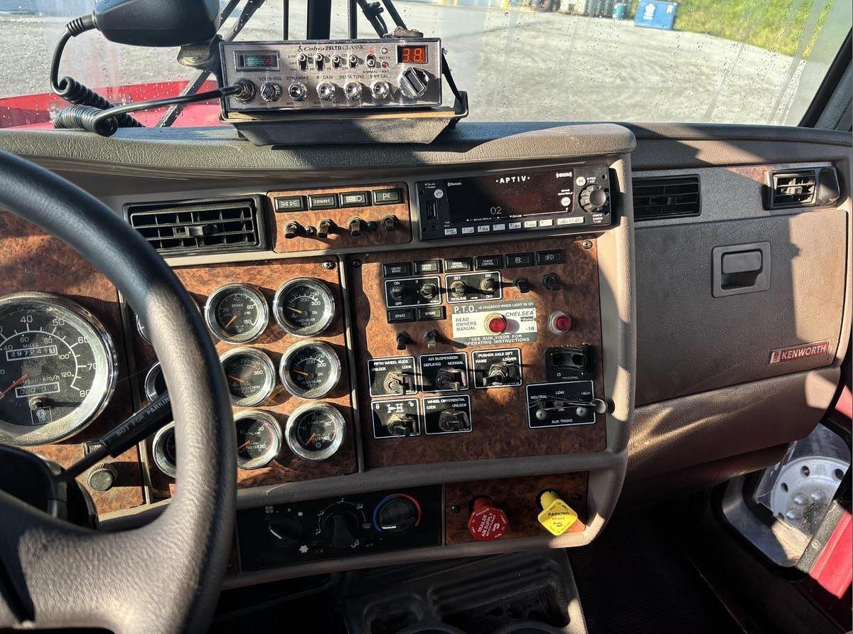 Used 2006 Kenworth T800 Wide Nose Day Cab Semi Truck