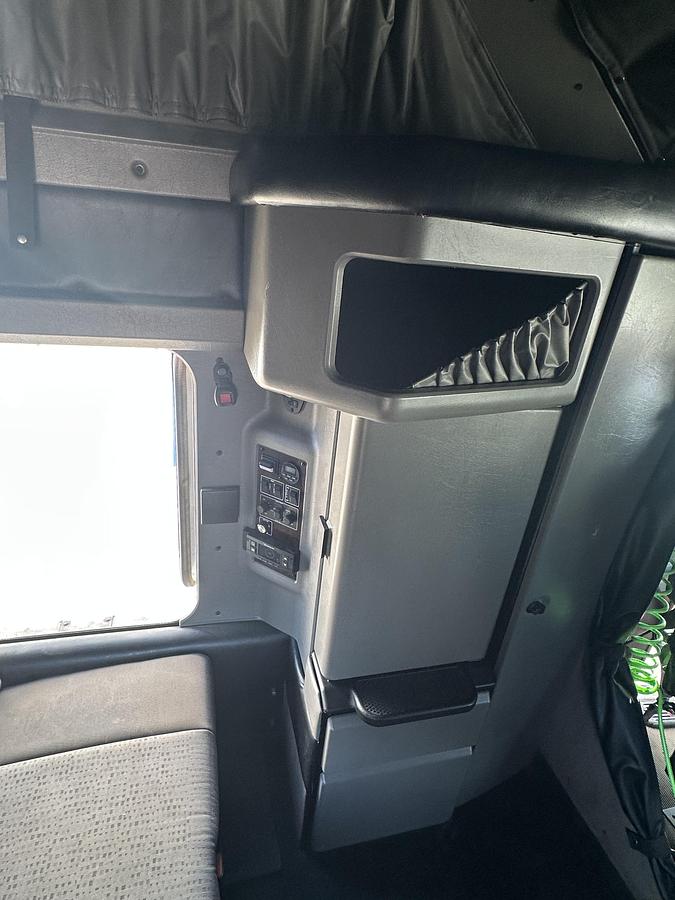Used 2019 Kenworth W900