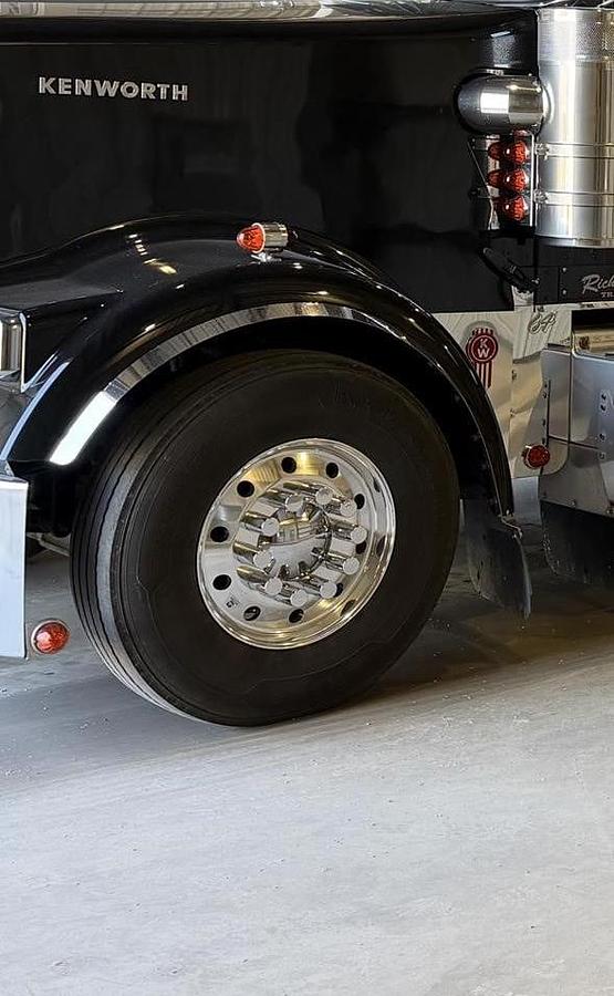 Used 2025 Kenworth W900 Sleeper Semi Truck 565 HP Cummins