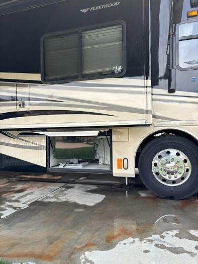 Used 2008 Fleetwood Revolution LE 40E