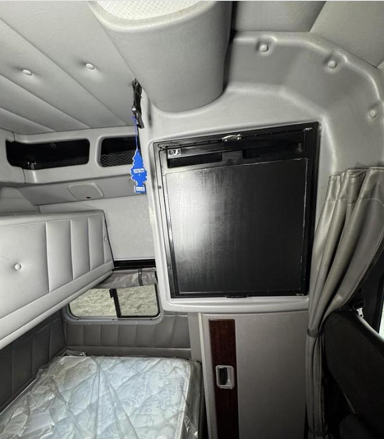 Used 2023 Peterbuilt 389 Sleeper Semi Truck