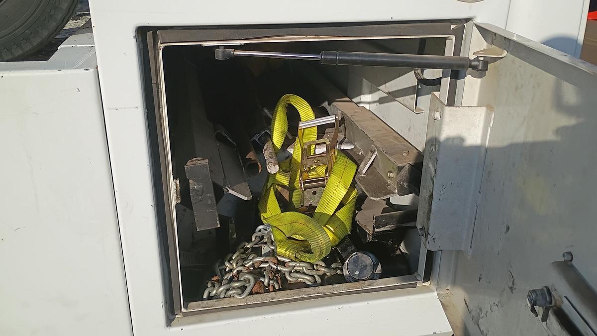 Used 2002 Ford F450 Recover Truck with Boom