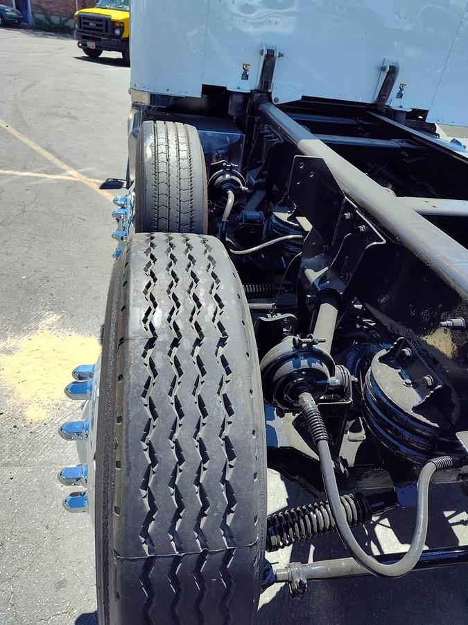 Used 2015 Peterbilt 389 Sleeper Semi Truck