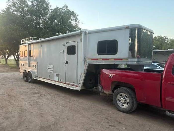 Used 2004 Kiefer Genesis Horse Trailer with Living Quarters