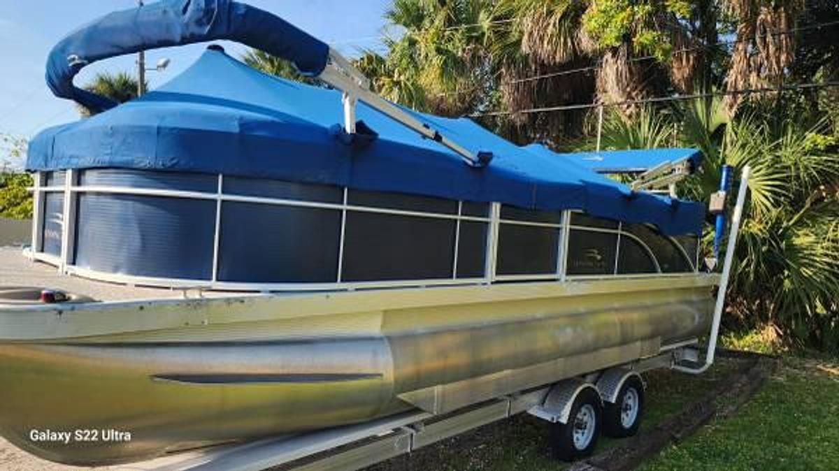 Used 2017 Bennington 24SLX3