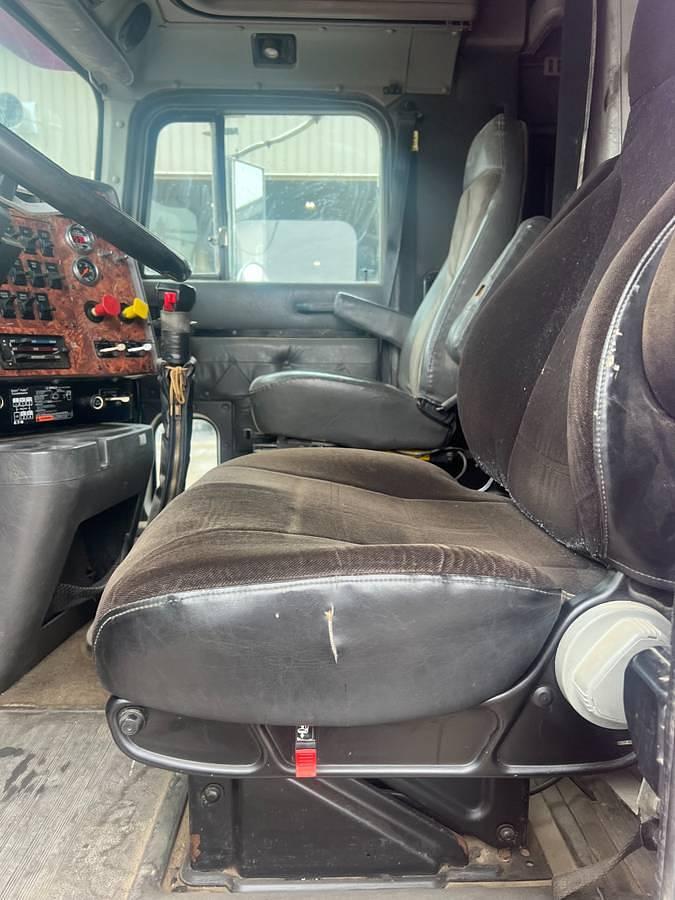 Used 1997 INTERNATIONAL 9400 Sleeper Semi Truck