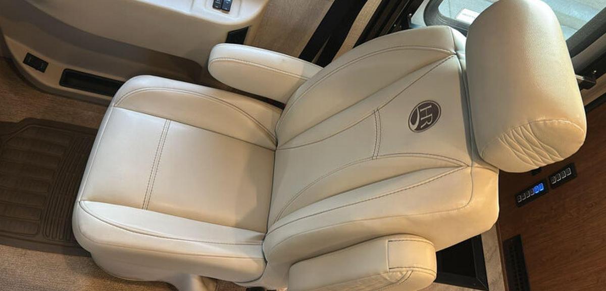 Used 2017 Holiday Rambler Vacationer 33C Class A Motorhome