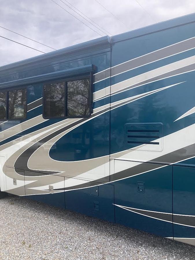 Used 2005 Monaco Signature Castle IV Class A Motorhome