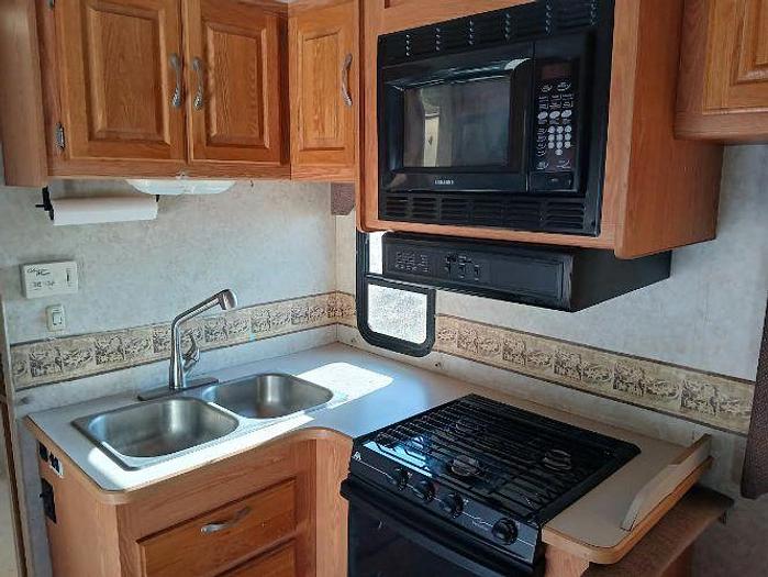 Used 2004 Four Winds Hurricane