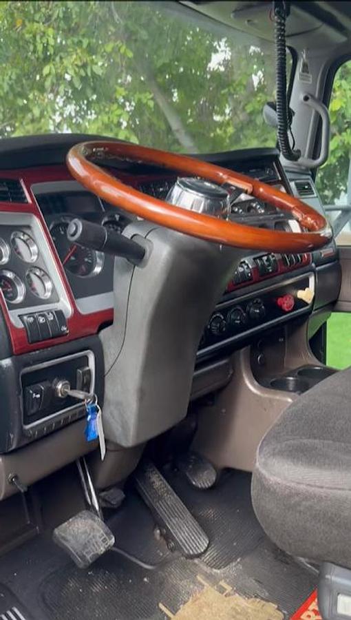 Used 2009 KENWORTH T800 Dump Truck