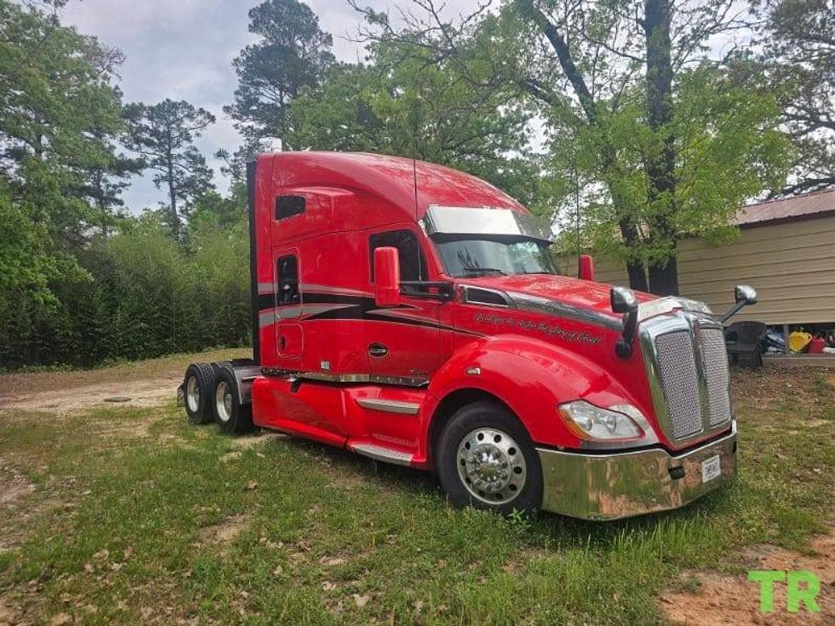 Used 2020 Kenworth T680 Sleeper Truck