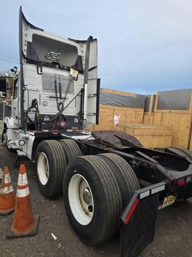 Used 2013 Volvo D13 DNL