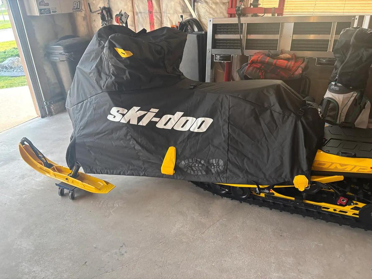 Used 2025 Ski Doo Mxz X-Rs