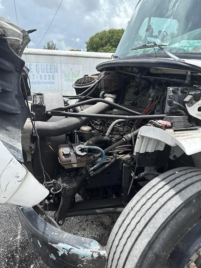 Used 2005 Freightliner Grapple Truck