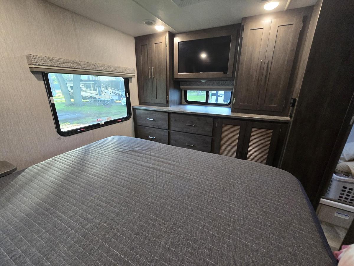Used 2022 Coachmen Pursuit 31TS Class A Motorhome