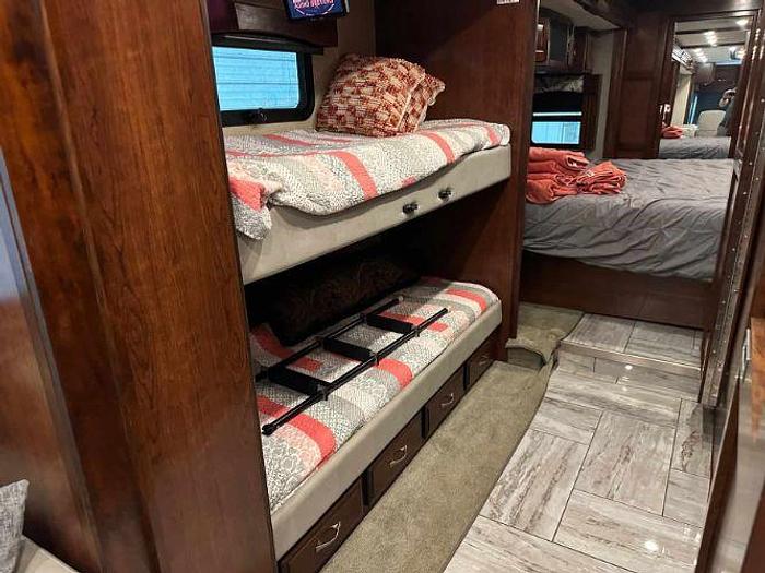 Used 2017 Fleetwood Discovery LXE 40G