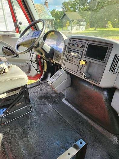 Used 2006 INTERNATIONAL 4300 Box Truck