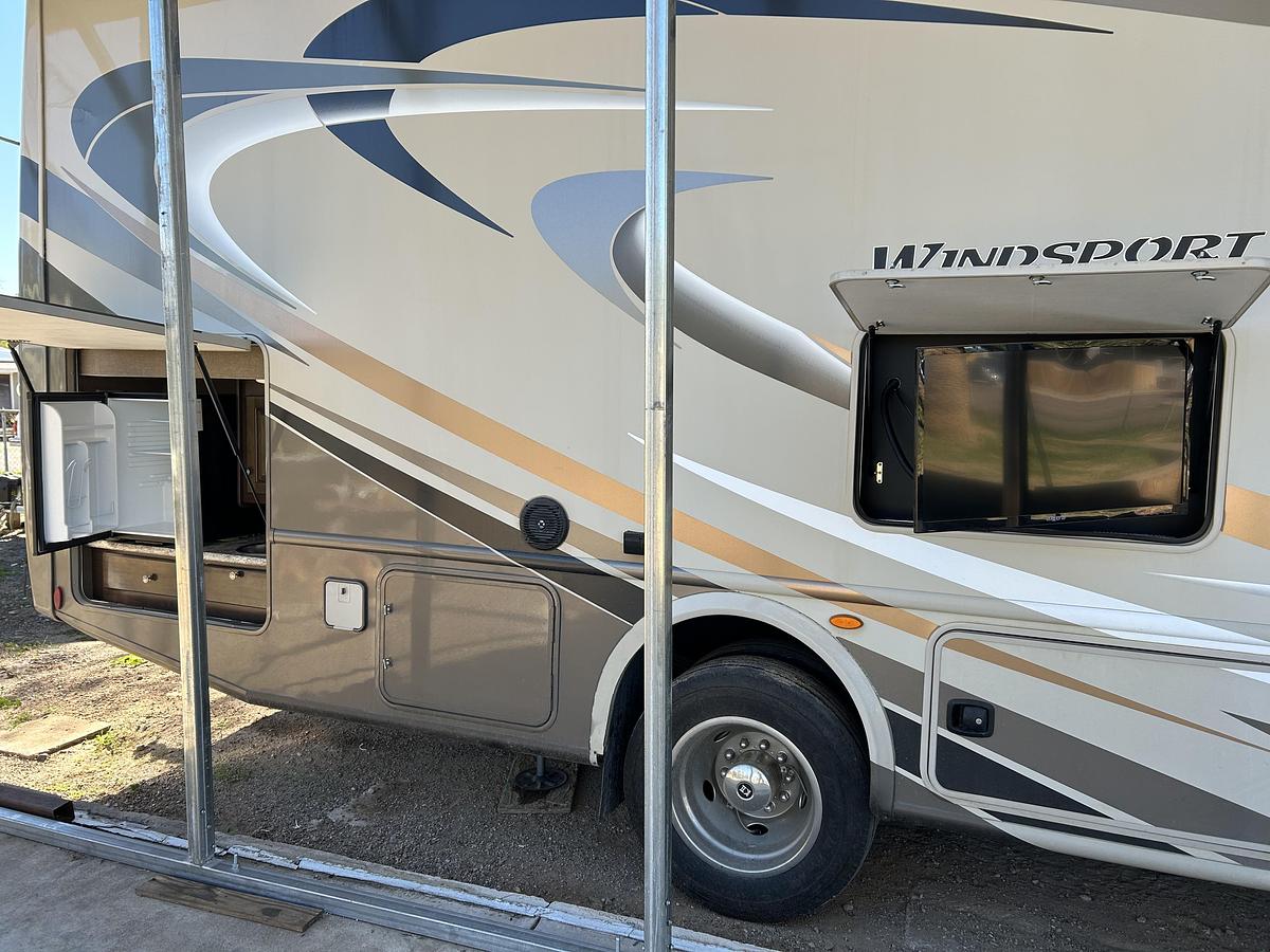 Used 2018 Thor Motor Coach Windsport 29M