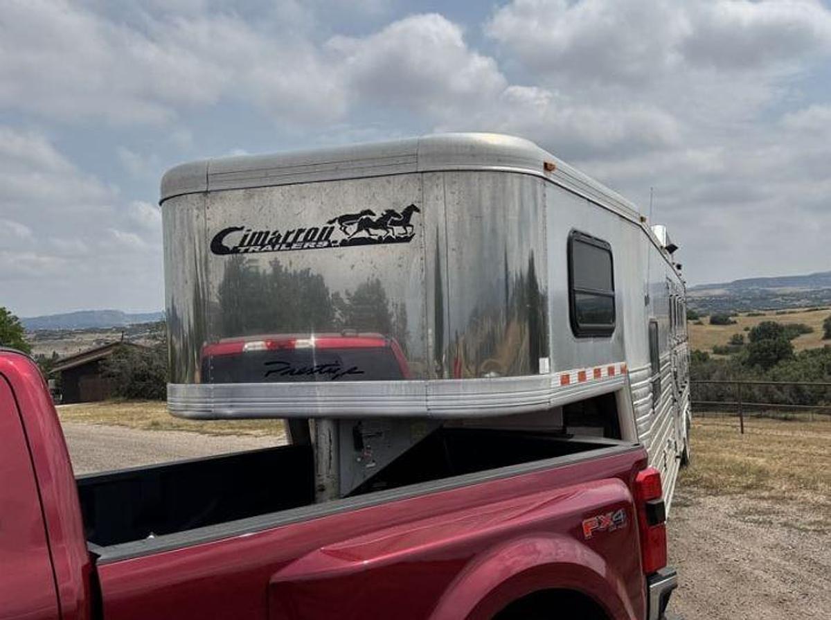 Used 2006 Cimarron 5 Horse Trailer