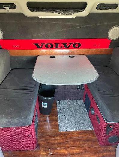 Used 2006 Volvo Conventional Sleeper Semi