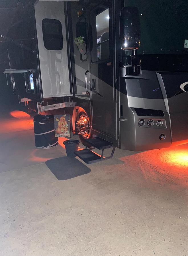 Used 2010 Winnebago Tour 40BD Class A Motorhome