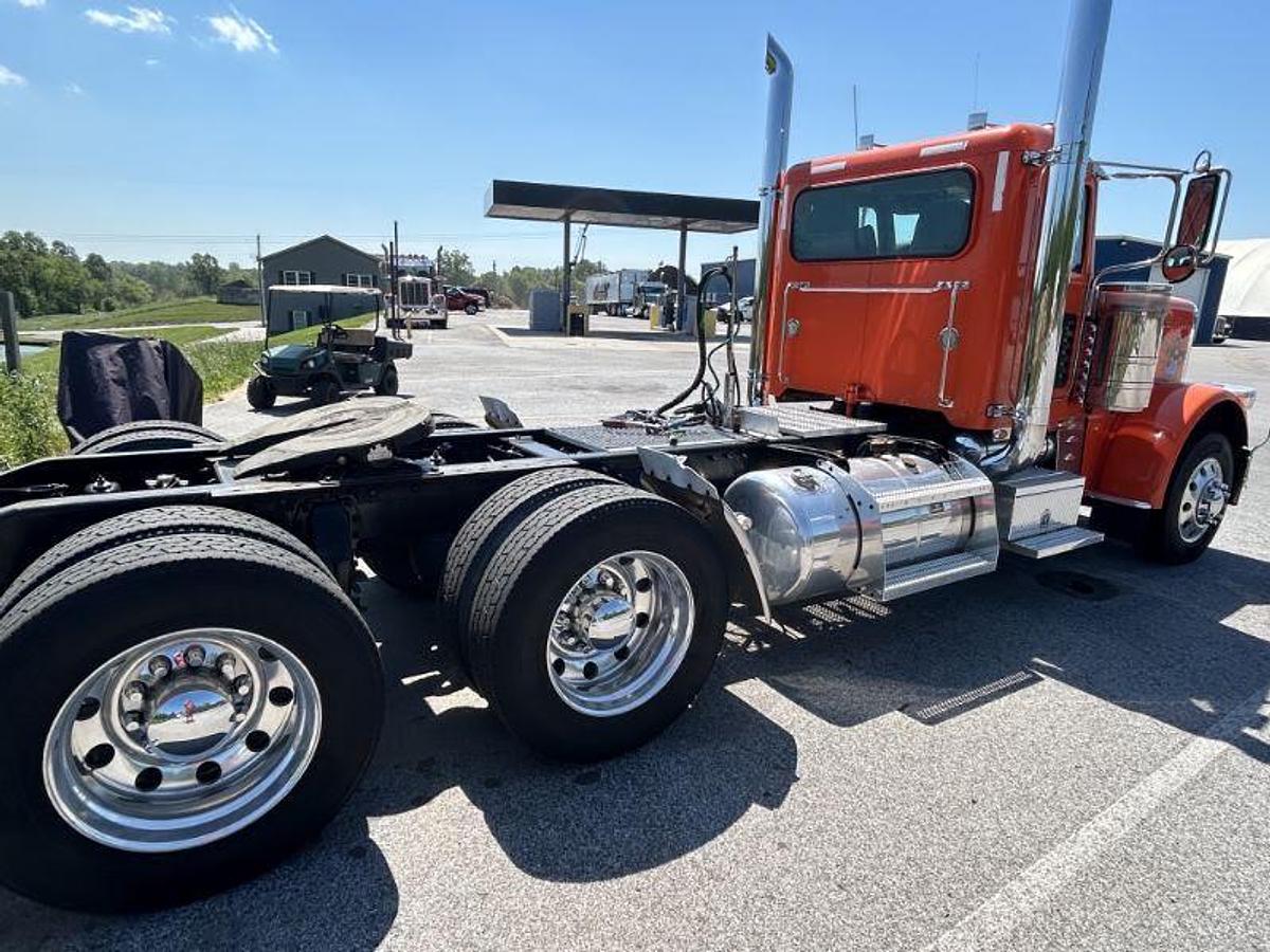 Used 2016 Peterbilt 389 Glider Kit – Classic 389 Styling – Heavy-Duty Truck
