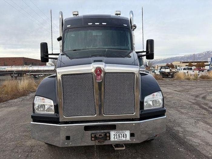 Used 2021 KENWORTH T880 Sleeper Semi Truck