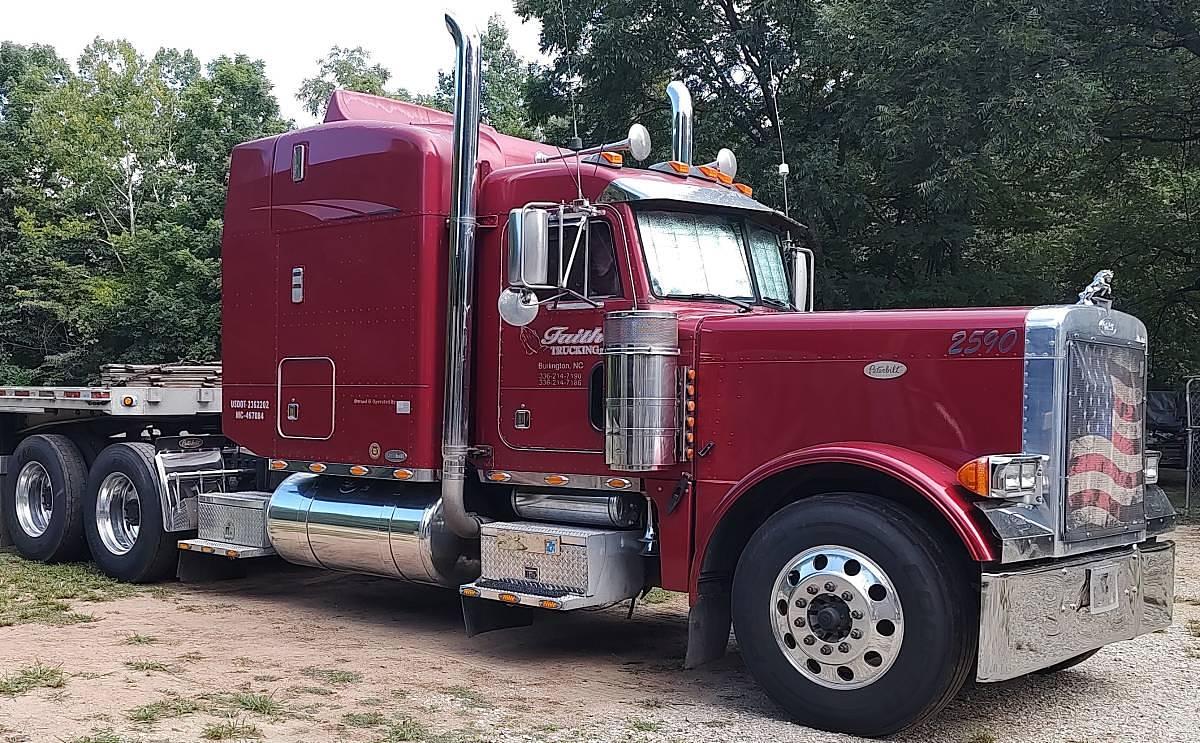 Used 2000 Peterbilt 379 Sleeper Semi Truck