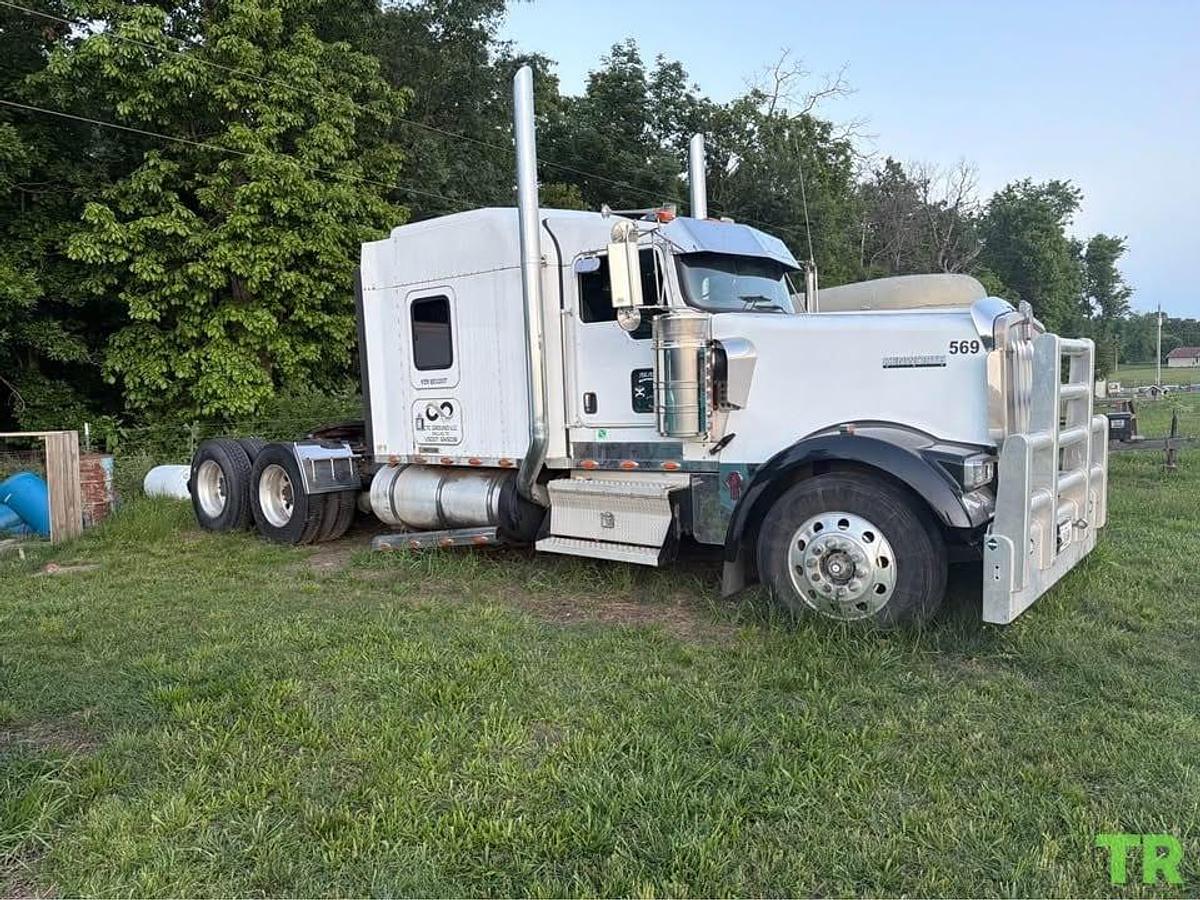 Used 2006 Kenworth W900 Sleeper Semi Truck