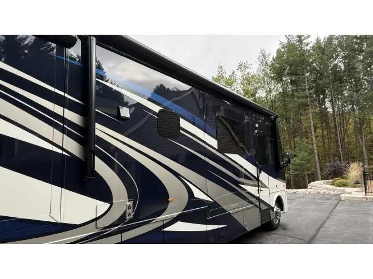 Used 2023 Newmar Bay Star 3629 Class A Motorhome