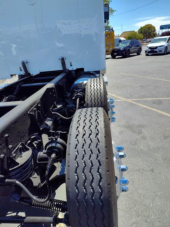 Used 2015 Peterbilt 389 Sleeper Semi Truck