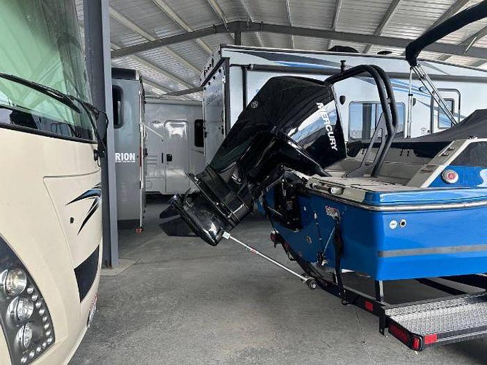 Used 2022 StarCraft SVX210 Deck Boat