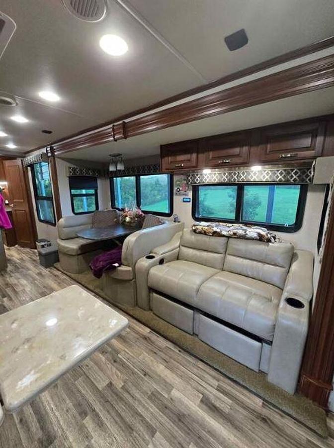 Used 2017 Dynamax Isata 5 36DS