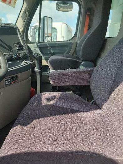 Used 2015 Freightliner Cascadia Super 10