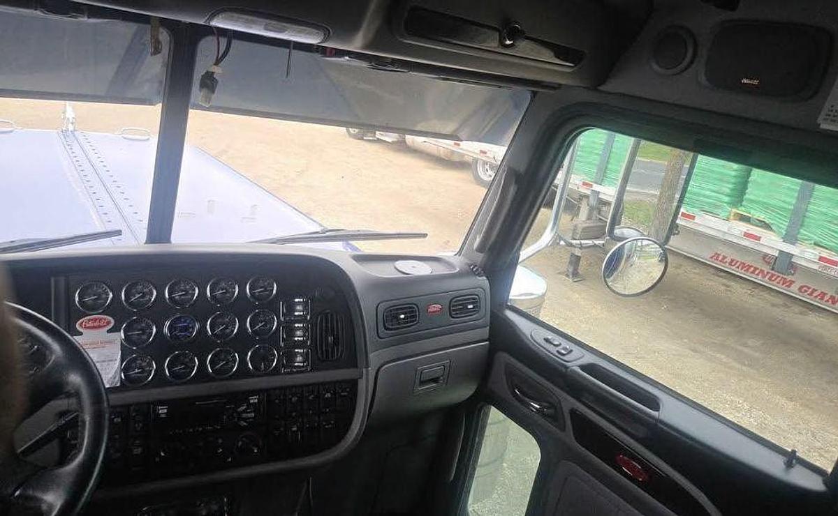 Used 2020 PETERBILT 389 Sleeper Semi Truck