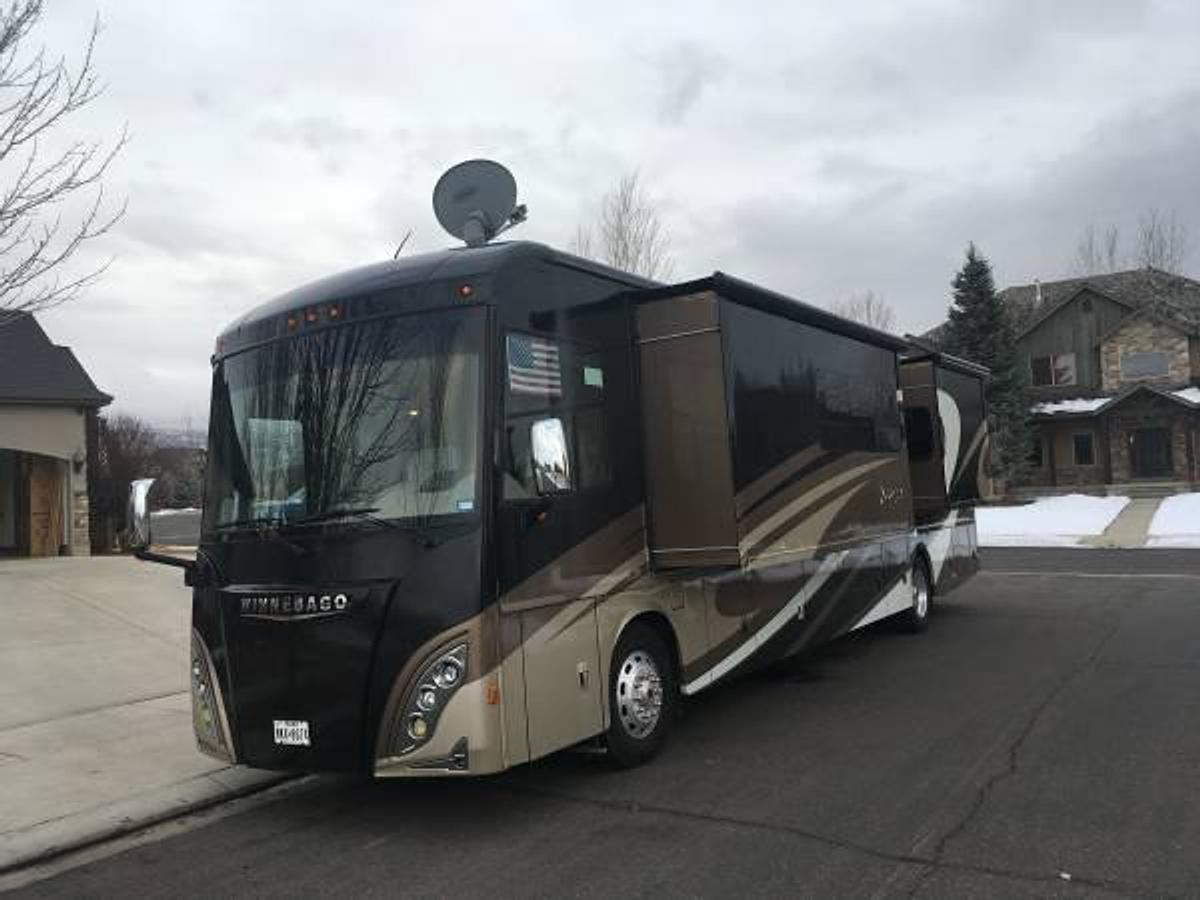 Used 2016 Winnebago Journey 40R Diesel Pusher