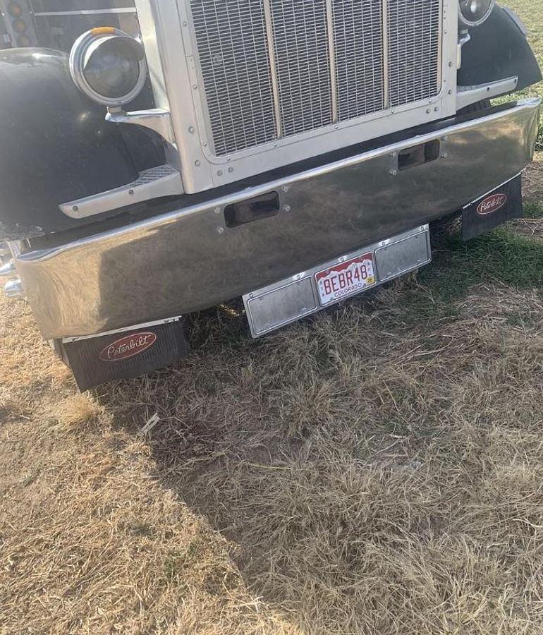 Used 1987 Peterbilt 359 Sleeper Semi Truck