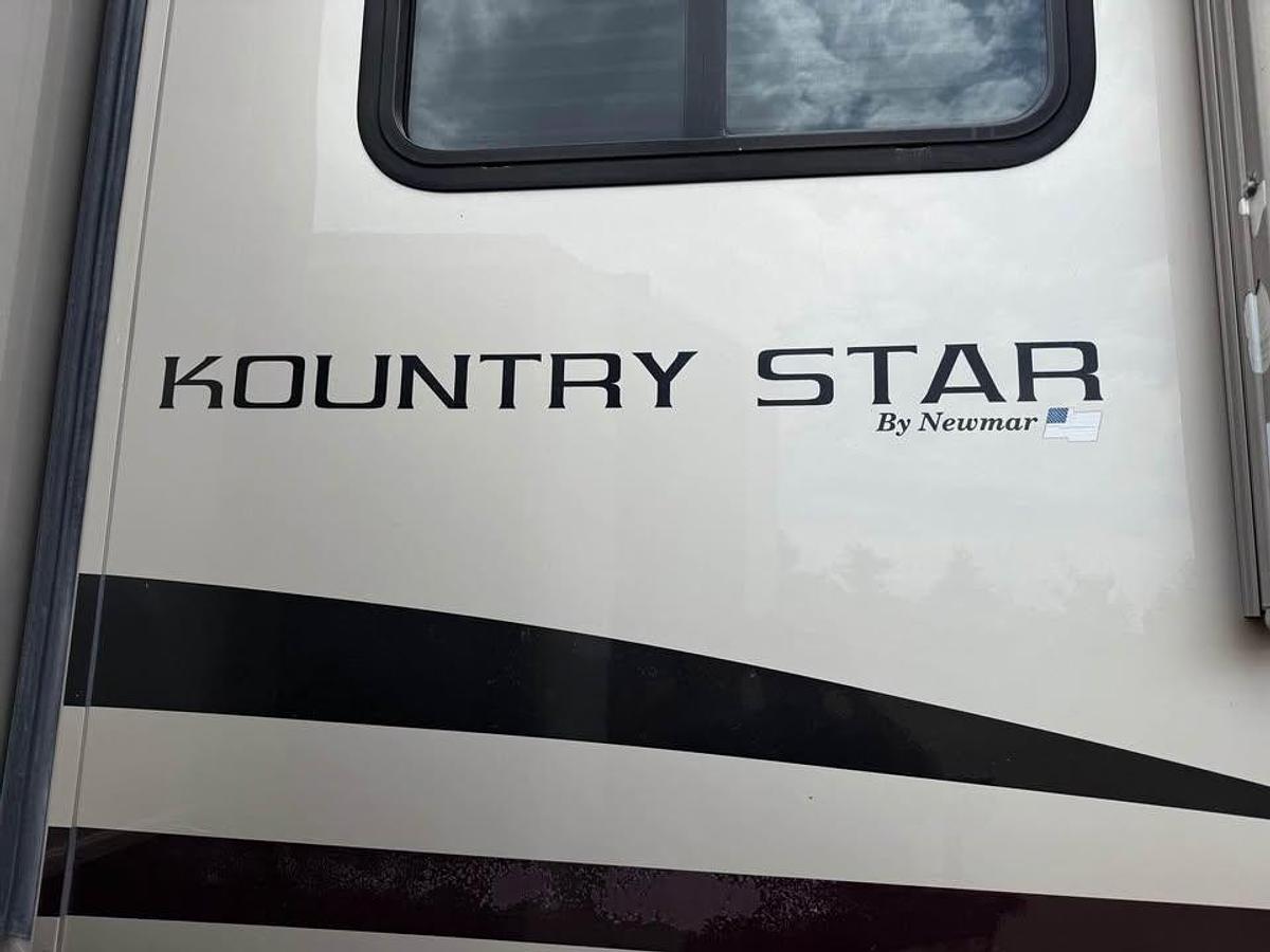 Used 2005 Newmar Kountry Star Class A Diesel Motorhome