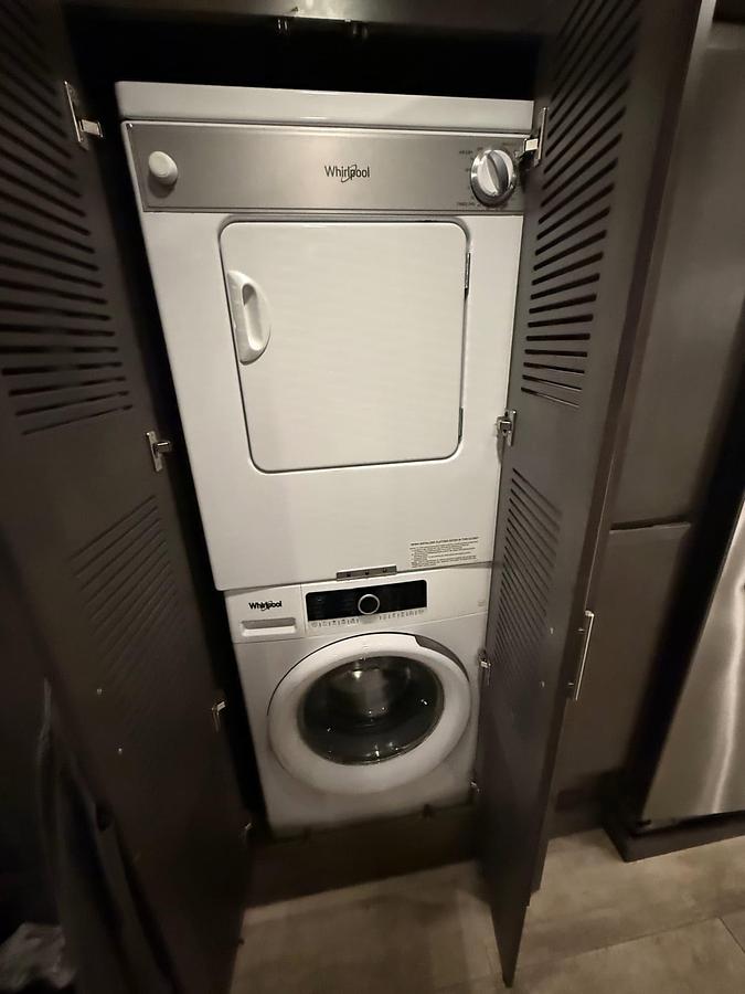 Used 2022 Thor Motorcoach Venetian F42