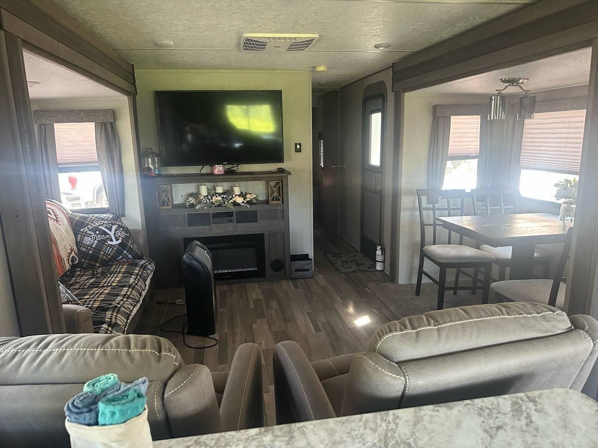 Used 2020 Forest River Vibe 33RK Travel Trailer